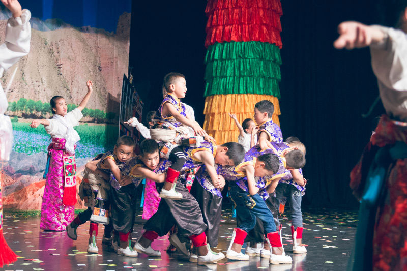 Qinghai Tibetan children adapt Nuo Opera into puppetry