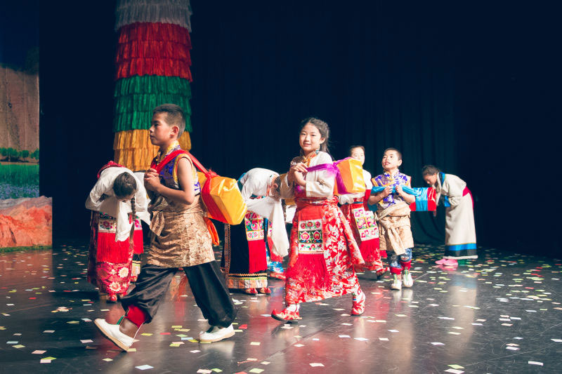 Qinghai Tibetan children adapt Nuo Opera into puppetry