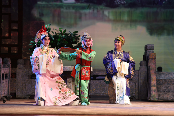 Liao Opera is the only local tune of Liaoning Province. During the course of its development, the traditional tune has had its ups and downs, but still remains true to its roots.