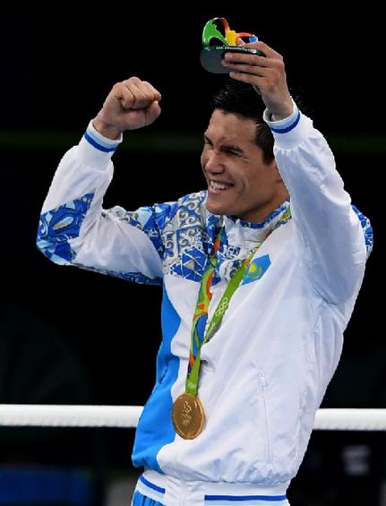  8月17日，獲得冠軍的哈薩克斯坦選手達尼亞爾在頒獎儀式上