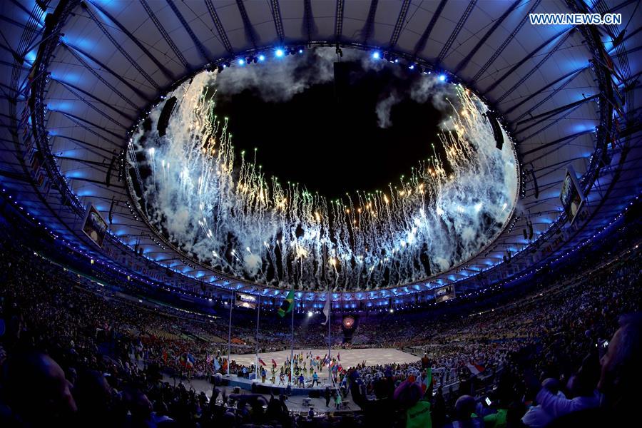 Fireworks explode over the Maracana Stadium during the closing ceremony of the 2016 Rio Olympic Games in Rio de Janeiro, Brazil, Aug. 21, 2016. （Xinhua/Zheng Huansong）