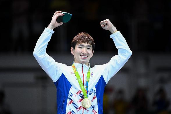 8月9日，韓國選手樸尚永在領獎臺上