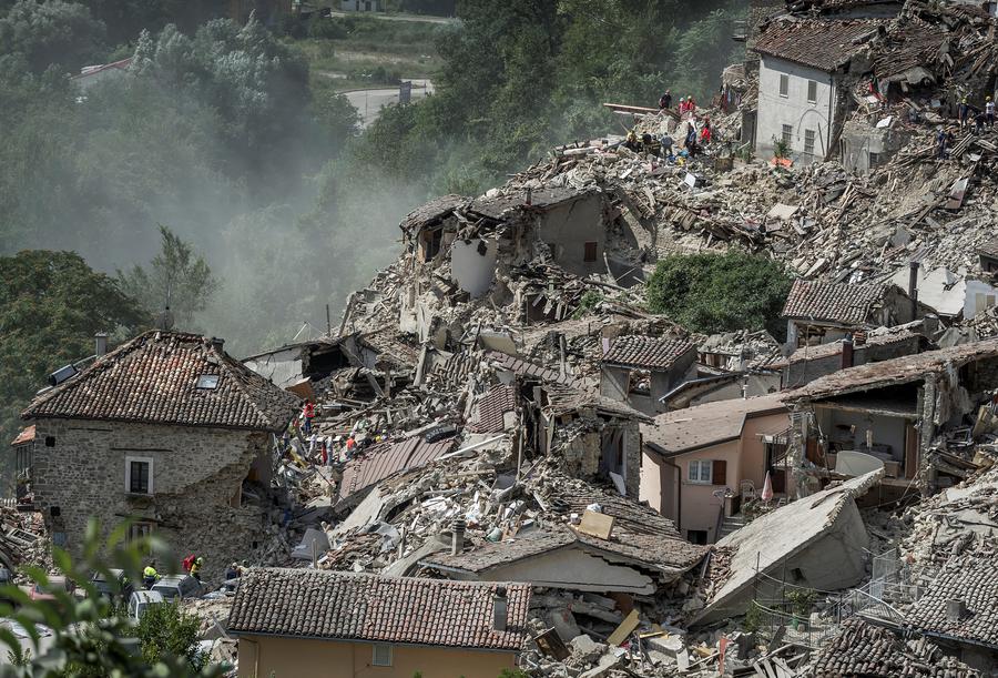 Rescuers work following an earthquake in Pescara del Tronto, central Italy, August 24, 2016. [Photo/Agencies]