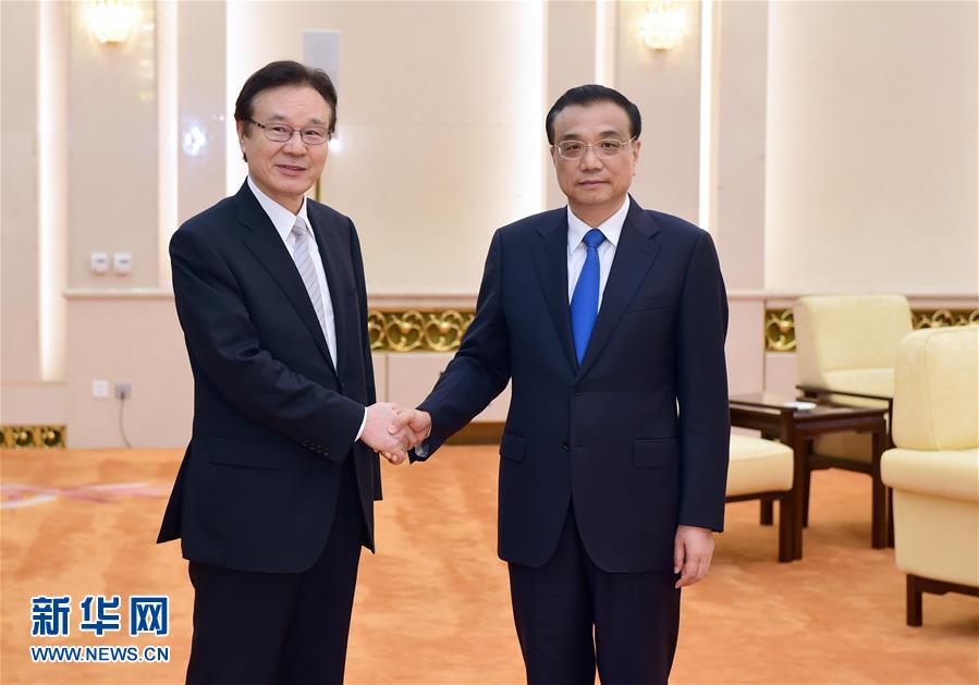 Premier Li said relations between the two countries are improving, but very fragile. He said they should manage their differences and maintain a postive momentum in ties.