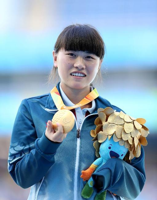 中國選手史逸婷在頒獎儀式上