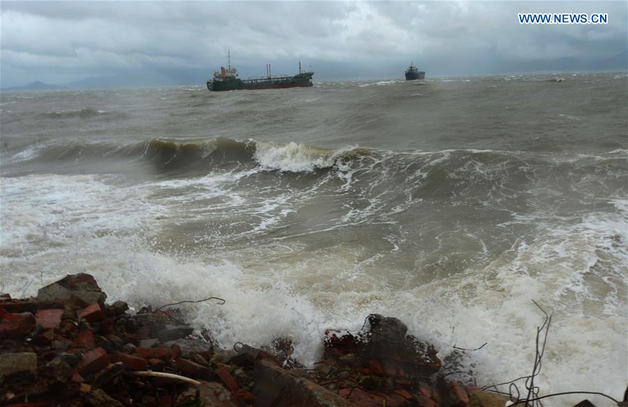 Photo taken on Sept. 14, 2016 shows the gales and monster waves off the coast of Fuqing, southeast China