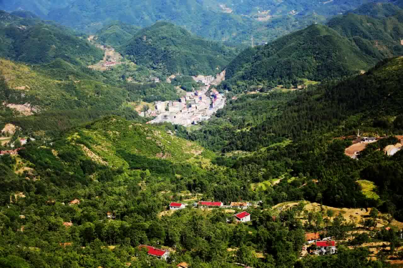 坎子山村一角（鄖西縣委宣傳部 楊洪霞攝）