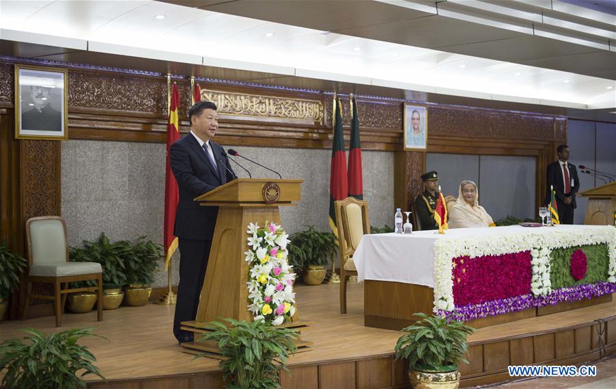 Chinese President Xi Jinping (L) and Bangladeshi Prime Minister Sheikh Hasina attend a press conference after their talks in Dhaka, Bangladesh, Oct. 14, 2016. (Xinhua/Xie Huanchi)