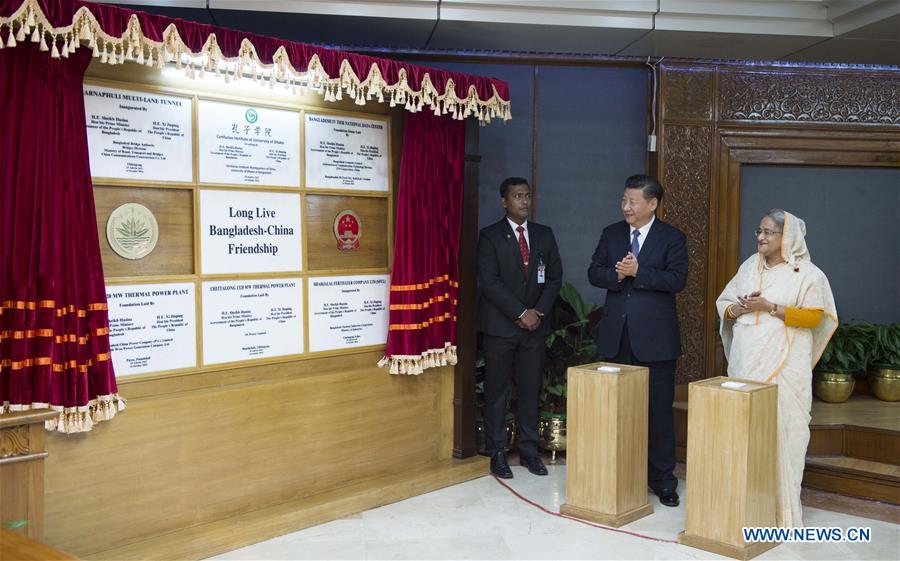 Chinese President Xi Jinping (2nd R) and Bangladeshi Prime Minister Sheikh Hasina attend an inauguration for cooperative projects between the two countries after their talks in Dhaka, Bangladesh, Oct. 14, 2016. (Xinhua/Xie Huanchi)