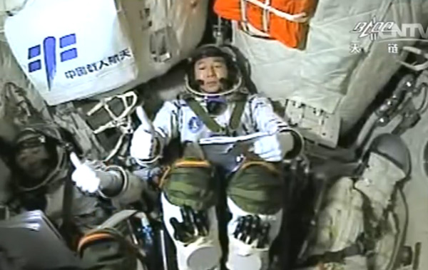 Shenzhou-11 successfully docks with Tiangong-2 space lab