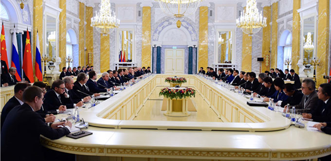 Premier Li Keqiang and Russian Prime Minister Dmitry Medvedev co-chair the 21st China-Russia Prime Ministers’ Regular Meeting in St. Petersburg, Russia on Nov 7. [Photo: english.gov.cn]         