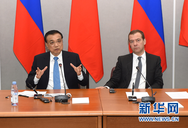 Li Keqiang and  Dmitry Medvedev