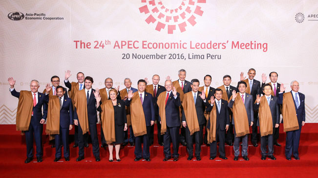 Asia-Pacific Economic Cooperation (APEC) leaders pose for a group picture in Lima, Peru on November 20, 2016. [Photo/Xinhua]