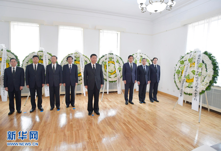 Chinese President Xi Jinping visited the Cuban embassy on Tuesday to mourn the passing of Fidel Castro.