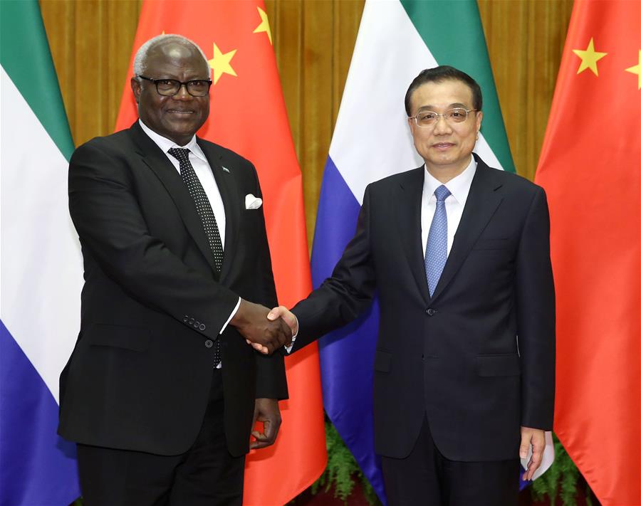 Chinese Premier Li Keqiang (R) meets with Sierra Leone President Ernest Bai Koroma in Beijing, capital of China, Dec. 2, 2016. (Xinhua/Ma Zhancheng)