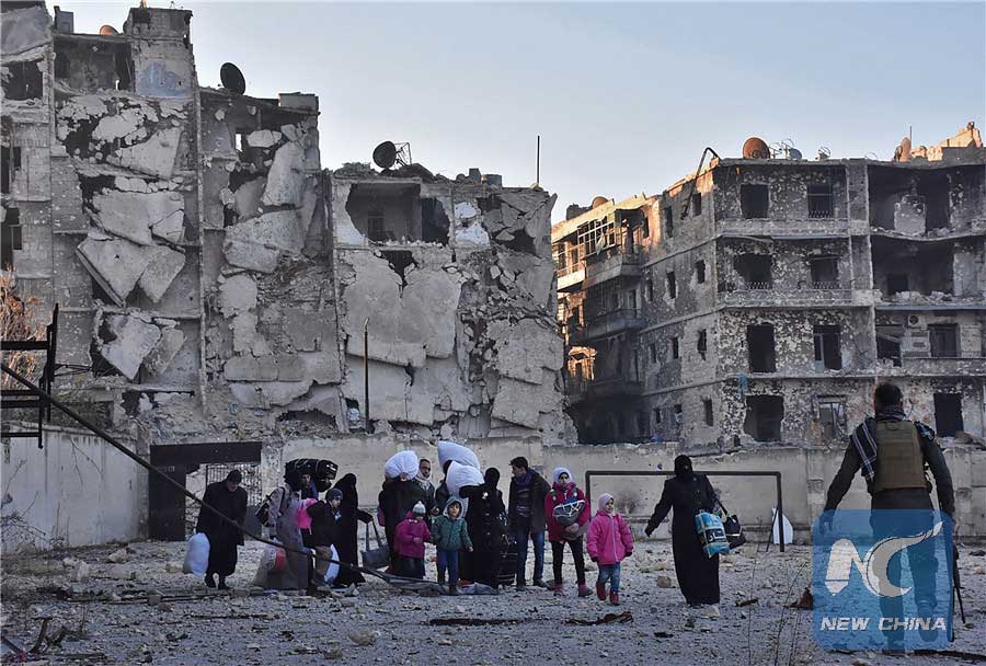 Syrian residents fleeing the violence in the eastern rebel-held parts of Aleppo evacuate from their neighbourhoods through the Bab al-Hadid district after it was seized by the government forces, on December 7, 2016. (AFP/Xinhua)