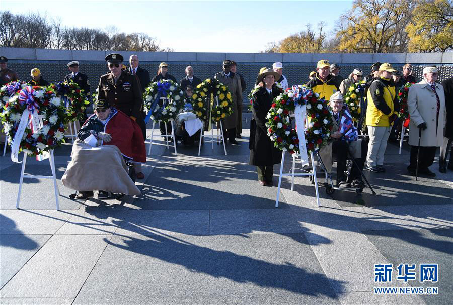 People mark the 75th anniversary of the Japanese attack on Pearl Harbor at World War II Memorial in Washington D.C., on December 7, 2016. [Photo: Xinhua] 