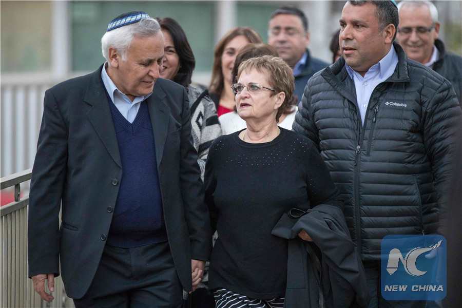 Former Israeli president Moshe Katsav (L), 71, is accompanied by his wife Gila (C-R), as he leaves prison on December 21, 2016 in Ramla. (AFP/Xinhua)