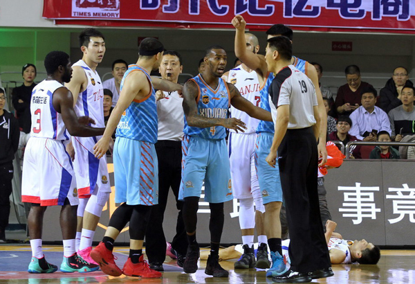 Los árbitros del partido Tianjin vs. Xinjiang son sancionados