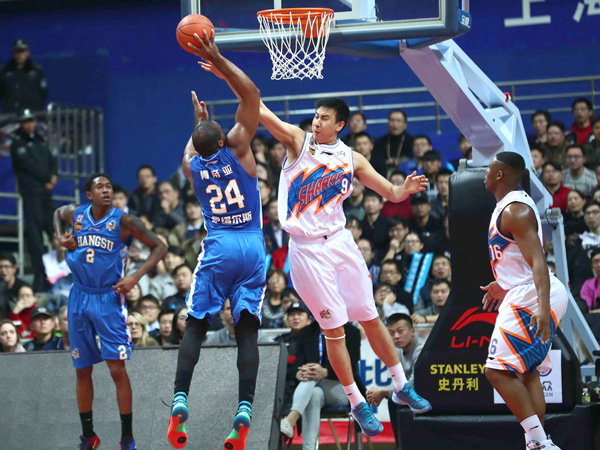 CBA: Fredette aporta 46 unidades a victoria（114-101）del Shanghai frente el Jiangsu Dragons