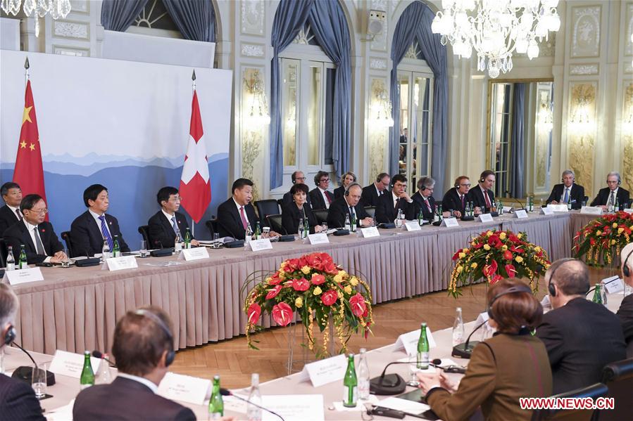 Chinese President Xi Jinping and his Swiss counterpart Doris Leuthard meet with Swiss business leaders in Bern, Switzerland, Jan. 16, 2017. (Xinhua/Li Xueren)