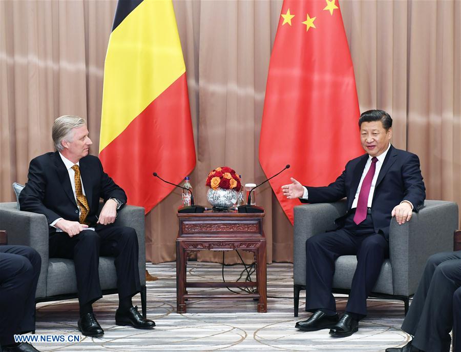 Chinese President Xi Jinping (R) meets with Belgian King Philippe in Davos, Switzerland, Jan. 17, 2017. (Xinhua/Rao Aimin) 