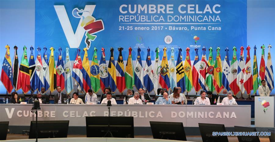 BAVARO, enero 24, 2017 (Xinhua) -- Delegados participan durante la V Cumbre de la Comunidad de Estados Latinoamericanos y Caribeños (CELAC), en Bávaro, República Dominicana, el 24 de enero de 2017. Cancilleres de los 33 países que integran la Comunidad de Estados Latinoamericanos y Caribeños (CELAC) respaldaron el martes el diálogo político entre el gobierno de Venezuela y la oposición, informó la ministra venezolana para Relaciones Exteriores, Delcy Rodríguez. (Xinhua/Prensa Presidencial/AVN)