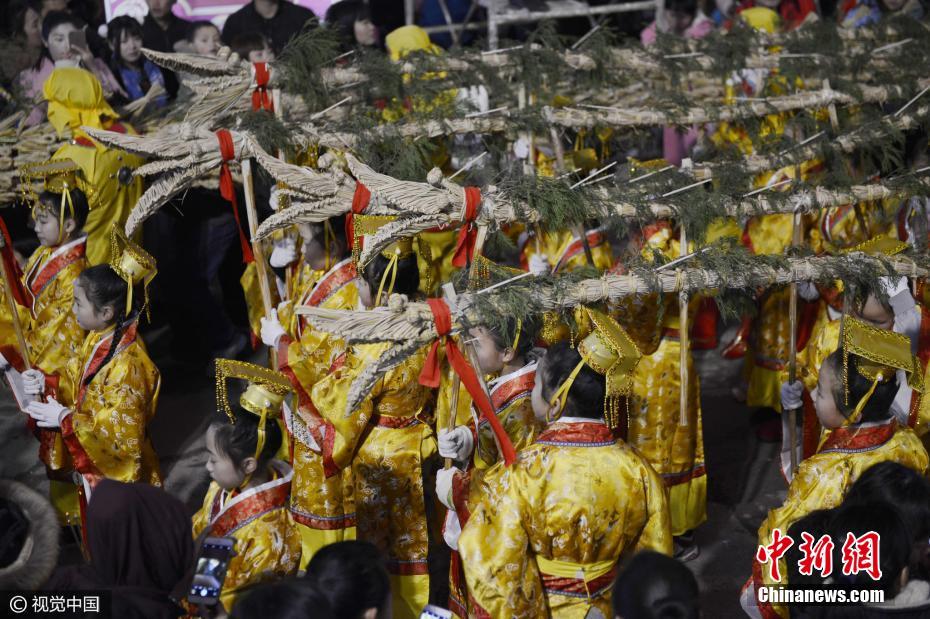 Every evening during the Spring Festival, this dragon travels through Shibing county to scare away evil spirits and all the bad luck that goes with them.