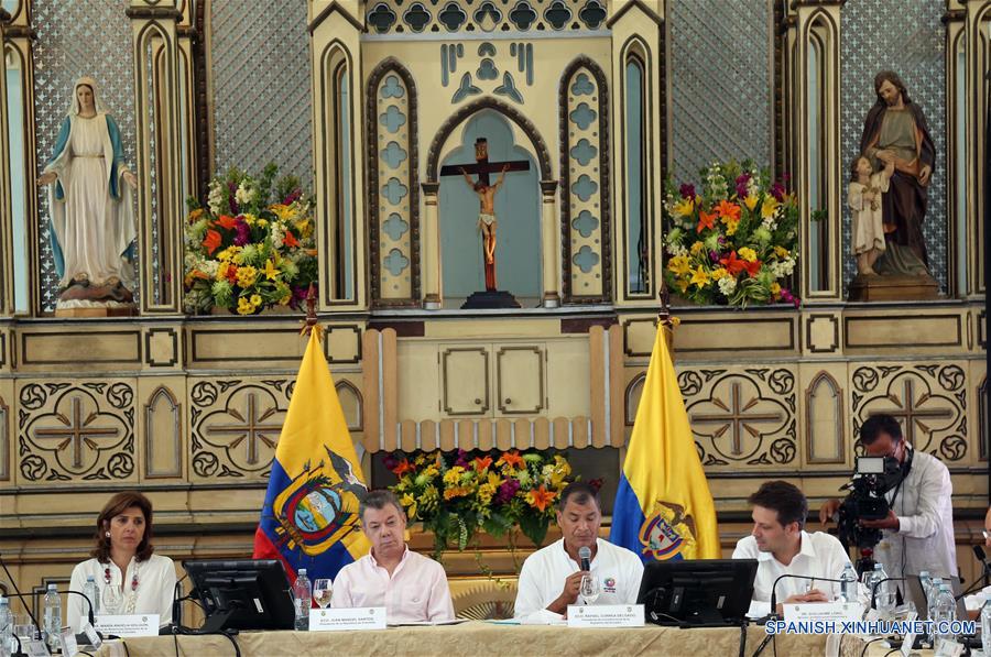 GUAYAQUIL, febrero 15, 2017 (Xinhua) -- El presidente de Ecuador, Rafael Correa (c), junto a su homólogo de Colombia, Juan Manuel Santos (2-i), presiden el V Gabinete Binacional Ecuador-Colombia, en Guayaquil, Ecuador, el 15 de febrero de 2017. El presidente de Ecuador, Rafael Correa, y su homólogo de Colombia, Juan Manuel Santos, inauguraron el miércoles en la ciudad ecuatoriana de Guayaquil el V Gabinete Binacional, en el cual se tratarán temas de la agenda común. (Xinhua/Santiago Armas)