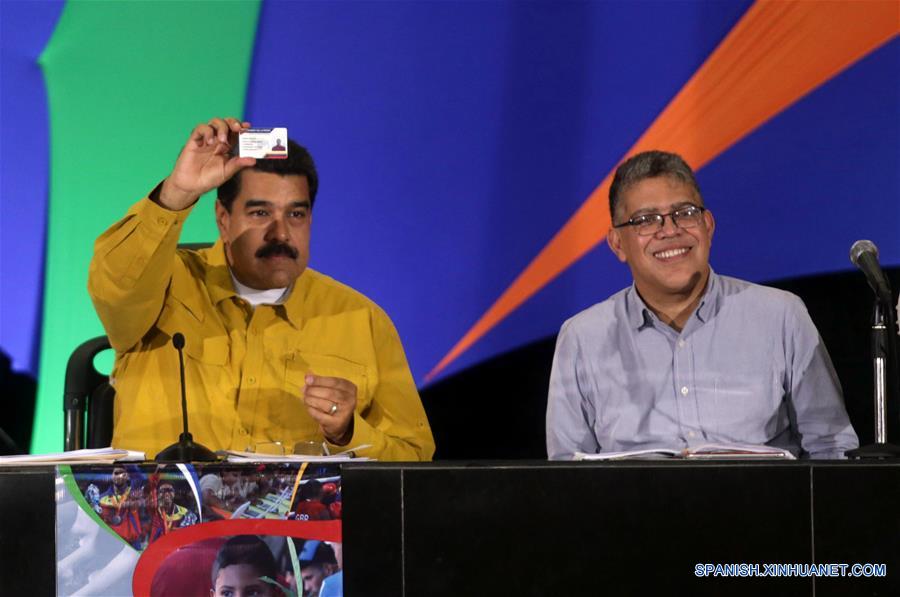 CARACAS, febrero 16, 2017 (Xinhua) -- El presidente de Venezuela, Nicolás Maduro (i), encabeza el inicio del Congreso de la Patria Capítulo Juventud, en la sala plenaria del Parque Central, en Caracas, capital de Venezuela, el 16 de febrero de 2017. El presidente venezolano, Nicolás Maduro, encabezó el jueves el Congreso de la Patria Capitulo Juventud, desde el Parque Central en Caracas, en el que se disertarán diversos temas con los jóvenes para el impulso de proyectos y emprendimientos socioproductivos para el desarrollo de la Patria Socialista, de acuerdo con información de la prensa local. (Xinhua/Zurimar Campos/AVN)