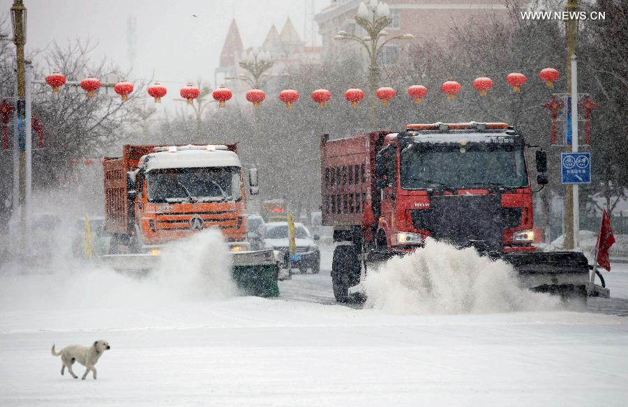 Snow movers clean streets in Altay, northwest China