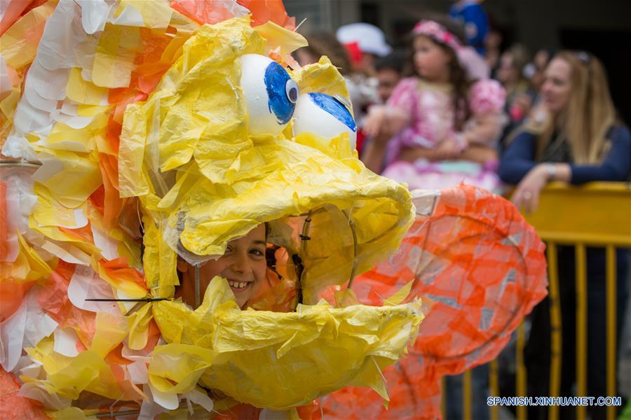 JOLON, marzo 12, 2017 (Xinhua) -- Un niño participa durante el Desfile de Purim en Jolón, Israel, el 12 de marzo de 2017. Purim es una festividad que conmemora la salvación del pueblo judío de la "trama de Hamán", durante el reinado del antiguo imperio persa, de acuerdo con el libro bíblico de Ester. (Xinhua/Guo Yu)