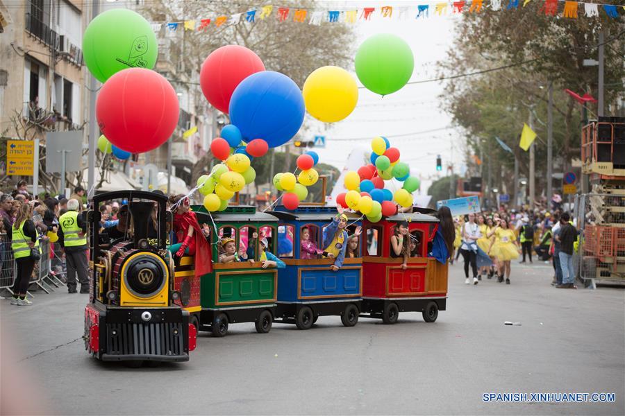 JOLON, marzo 12, 2017 (Xinhua) -- Personas participan durante el Desfile de Purim en Jolón, Israel, el 12 de marzo de 2017. Purim es una festividad que conmemora la salvación del pueblo judío de la "trama de Hamán", durante el reinado del antiguo imperio persa, de acuerdo con el libro bíblico de Ester. (Xinhua/Guo Yu)