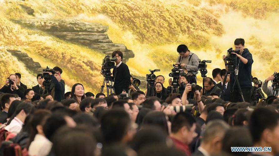 Journalists work at a press conference by Chinese Premier Li Keqiang at the Great Hall of the People in Beijing, capital of China, March 15, 2017. (Xinhua/Xue Yubin)