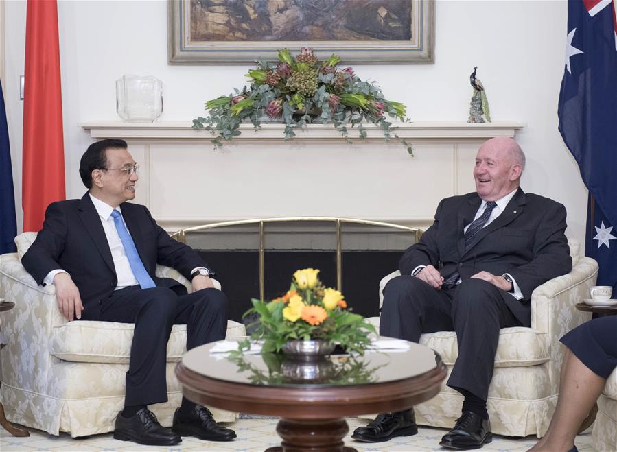 Chinese Premier Li Keqiang(L) meets with Australian Governor-General Peter Cosgrove in Canberra, Australia, March 23, 2017. (Xinhua/Li Xueren)