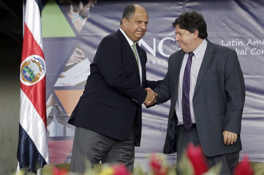 ALAJUELA, marzo 27, 2017 (Xinhua) -- El presidente costarricense, Luis Guillermo Solís (i), y Alberto Trejos (d), decano de facultad de la INCAE Business School, participan durante el foro académico "Mesoamérica Unida, Promoviendo las Alianzas Público-Privadas para el Desarrollo", en el marco de la XVI Cumbre de Jefes de Estado y de Gobierno del Mecanismo de Diálogo y Concertación de Tuxtla, en Alajuela, Costa Rica, el 27 de marzo de 2017. De acuerdo con información de la prensa local, la XVI Cumbre de Jefes de Estado y de Gobierno del Mecanismo de Diálogo y Concertación de Tuxtla se efectuará del 27 al 29 de marzo, y este año tendrá como lema "Mesoamérica nos une". (Xinhua/Kent Gilbert)