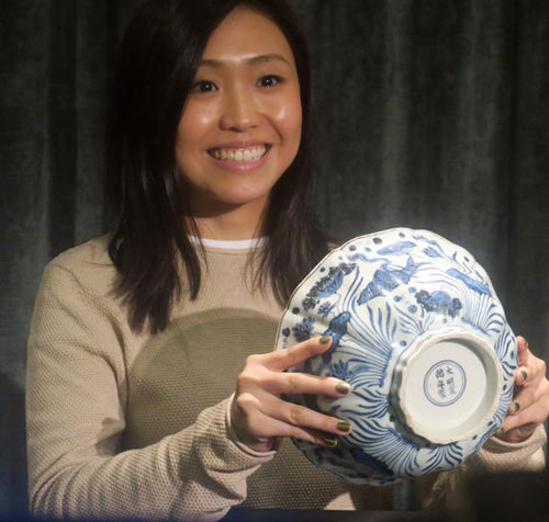 The blue-and-white porcelain bowl has a diameter of 23 centimeters and is painted with a design of fish swimming in a pond of blossoming lotus.