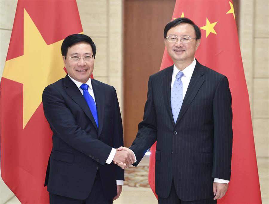 Chinese State Councilor Yang Jiechi (R) and Vietnamese Deputy Prime Minister and Foreign Minister Pham Binh Minh co-chair the 10th meeting of the China-Vietnam steering committee on cooperation in Beijing, capital of China, April 17, 2017. (Xinhua/Zhang Ling)