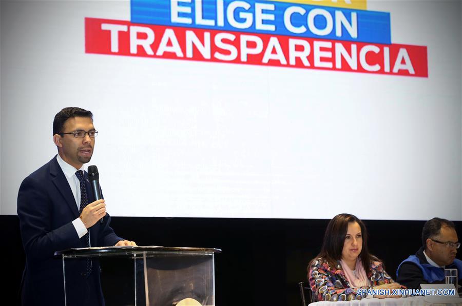 QUITO, abril 18, 2017 (Xinhua) -- El presidente del Consejo Nacional Electoral (CNE), Juan Pablo Pozo (i), participa durante una conferencia de prensa en el marco del recuento público de 3,865 actas que representan 1,275,450 votos de la segunda vuelta presidencial del 2 de abril, en la ciudad de Quito, capital de Ecuador, el 18 de abril de 2017. El Consejo Nacional Electoral (CNE) de Ecuador proclamó el martes de manera oficial la victoria del oficialista Lenin Moreno, como ganador de la segunda vuelta de las elecciones presidenciales del 2 de abril tras concluir el reconteo público de 3,865 actas objetadas. (Xinhua/Santiago Armas)