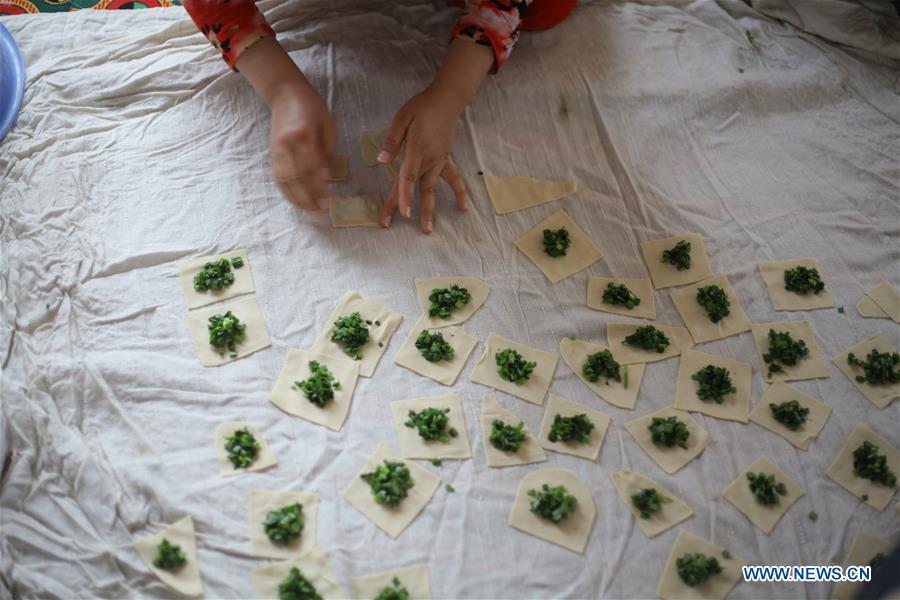 An Afghan woman makes Ashak at her home in Mazar-e-Sharif, Balkh province, Afghanistan, April 21, 2017. [Photo/Xinhua]