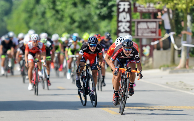 The 2017 Chinese Cycling League races kicked off on Friday in Mianzhu, southwest China