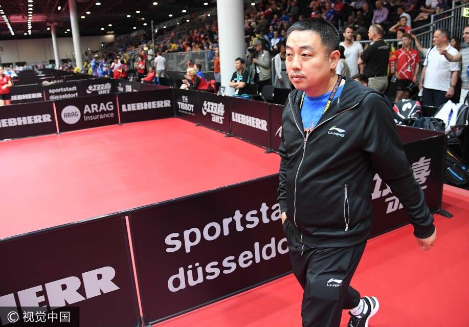 中國乒乓球隊總教練劉國梁亮相