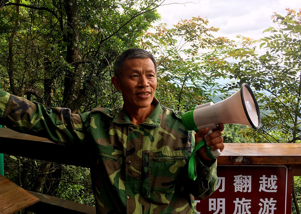 護林員龔隆壽 央視網鄭芳攝