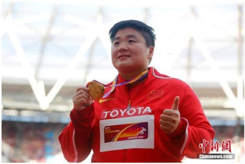 鞏立姣為中國田徑隊奪得本屆世錦賽的第一枚金牌。中新社記者 韓海丹 攝