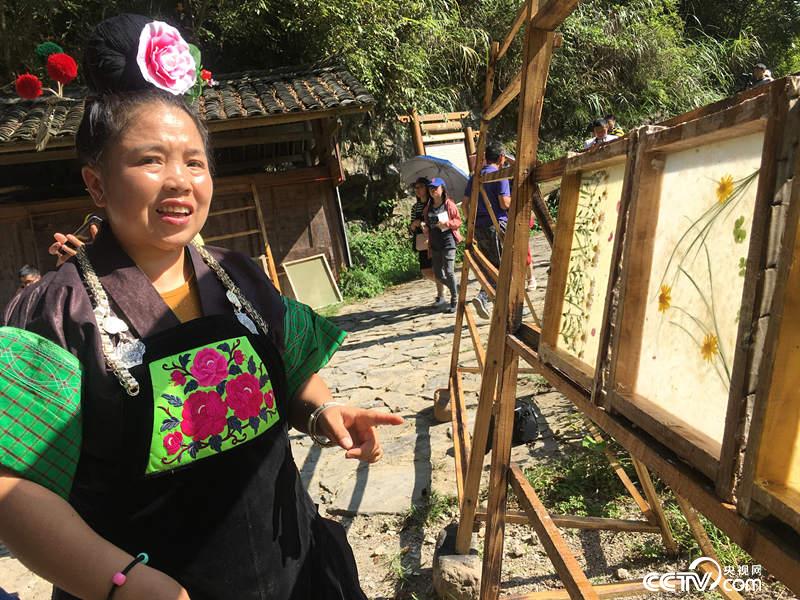 丹寨石橋村古法造紙系列作品越來越受大家歡迎。