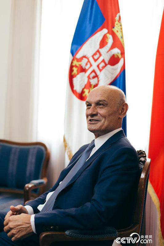 塞爾維亞駐華大使米蘭·巴切維奇（陳濤/攝）