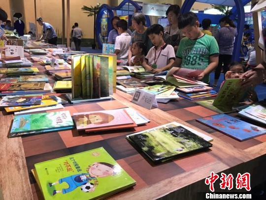 北京閱讀季打造書香地鐵首批推薦12本年度好書