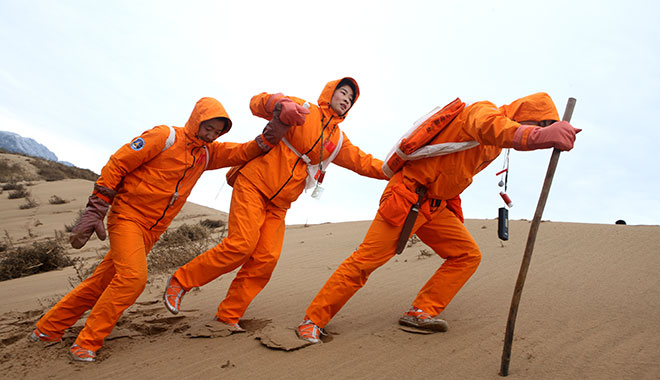 2010年10月20日 劉洋在沙漠進行沙漠生存訓練 攝影：朱九通