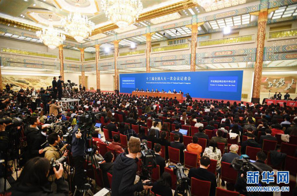 國務院總理李克強等與中外記者見面（圖片來源：新華網）