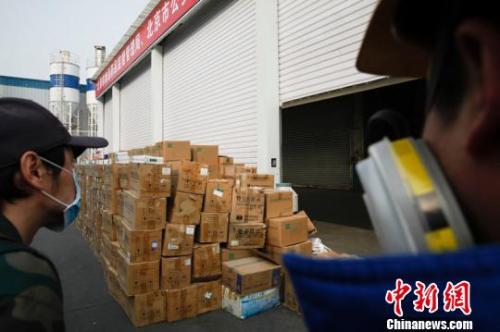 資料圖：北京市食品藥品監督管理局聯合北京市公安局開展假劣食品藥品集中銷毀活動。 張宇亮 攝